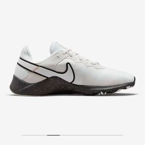 Nike legend essential 2 premium like new